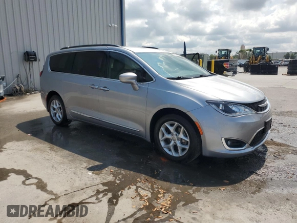 2017 Chrysler Pacifica Touring L z VIN 2C4RC1BG9HR832193, wystawiony jako Copart lot #55898585 z przebiegiem 30 958 mil mil oraz Szkoda całkowita • Salvage title. Historia ofert i sprzedaży dostępna na DreamBid. Obrazek 4.