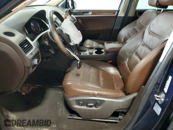 2014 Volkswagen Touareg Sport with VIN WVGEF9BP2ED002718, listed as a Copart auction lot 59526575 with 194,480 mi miles and Non repairable. Bid and sale history available at DreamBid. Image 7.