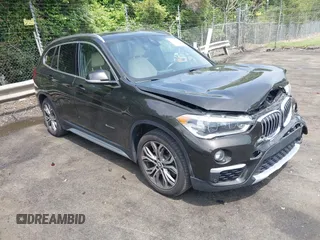 2016 BMW X1 xDrive28i z VIN WBXHT3C31GP889591, wystawiony jako IAAI lot #42115373 z przebiegiem 70 997 mil mil oraz . Historia ofert i sprzedaży dostępna na DreamBid. Obrazek 1.