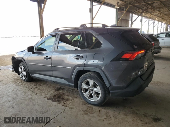 2020 Toyota RAV4 XLE with VIN 2T3W1RFV0LW084934, listed as a Copart auction lot 65985795 with 43,010 mi miles and Salvage title. Bid and sale history available at DreamBid. Image 2.