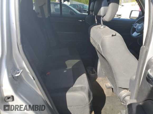 2014 Jeep Patriot Sport z VIN 1C4NJPBA9ED570306, wystawiony jako Copart lot #47923305 z przebiegiem 200 589 mil mil oraz Szkoda całkowita • Salvage title. Historia ofert i sprzedaży dostępna na DreamBid. Obrazek 10.
