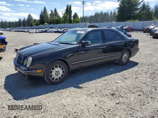 2000 Mercedes-Benz E 320 z VIN WDBJF65J7YA986395, wystawiony jako Copart lot #58786925 z przebiegiem 285 101 mil mil oraz Szkoda całkowita • Salvage title. Historia ofert i sprzedaży dostępna na DreamBid. Obrazek 1.
