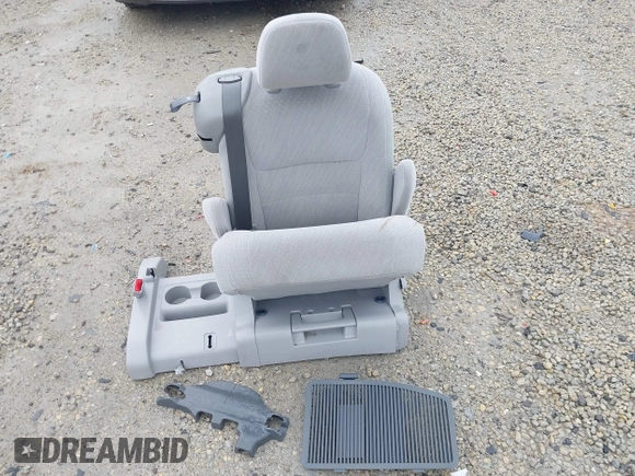 2017 Toyota Sienna LE Auto Access Seat with VIN 5TDKZ3DC6HS881378, listed as a IAAI auction lot 41932471 with 64,626 mi miles. Bid and sale history available at carsss.com. Image 12.