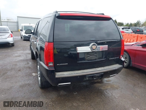 2014 Cadillac Escalade Platinum z VIN 1GYS4DEF9ER212880, wystawiony jako IAAI lot #41954880 z przebiegiem 193 203 mil mil oraz . Historia ofert i sprzedaży dostępna na DreamBid. Obrazek 3.
