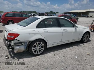 2013 Mercedes-Benz C 300 Sport с VIN WDDGF8AB8DG146385, выставлен на аукционе Copart как лот 60044345 с пробегом 86 768 миль миль и Чистый • Clean title. История ставок и продаж доступна на DreamBid. Изображение 3.