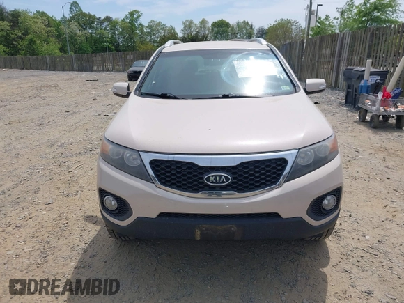 2011 Kia Sorento LX with VIN 5XYKT3A18BG125401, listed as a IAAI auction lot 42123824 with 284,660 mi miles. Bid and sale history available at carsss.com. Image 6.
