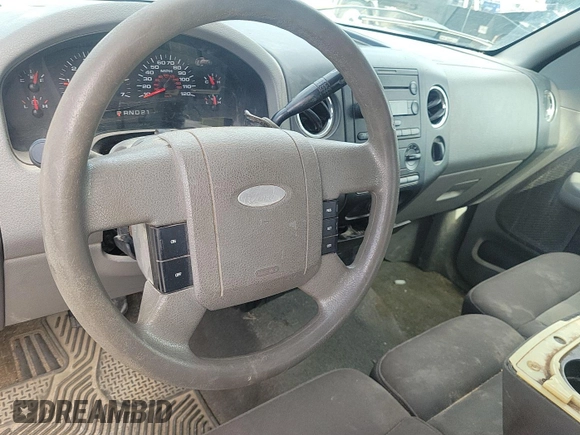 2006 Ford F-150 XLT z VIN 1FTRW14W86KB70923, wystawiony jako IAAI lot #42852626 z przebiegiem 126 037 mil mil oraz . Historia ofert i sprzedaży dostępna na DreamBid. Obrazek 2.