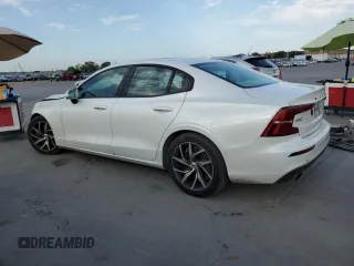 2020 Volvo S60 Momentum with VIN 7JRA22TK7LG049247, listed as a Copart auction lot 60189183 with 21,906 mi miles. Bid and sale history available at carsss.com. Image 2.