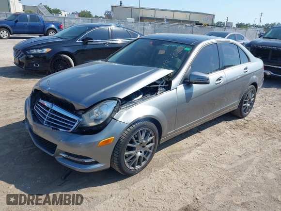 2012 Mercedes-Benz C 300 Sport с VIN WDDGF8BB9CR197914, выставлен на аукционе IAAI как лот 42187624 с пробегом 121 196 миль миль и . История ставок и продаж доступна на DreamBid. Изображение 17.