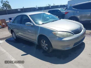 2006 Toyota Camry STD with VIN 4T1BE32K06U675483, listed as a IAAI auction lot 42001170 with 142,783 mi miles. Bid and sale history available at carsss.com. Image 1.