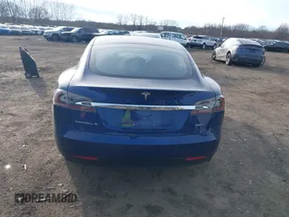 2018 Tesla Model S 75D z VIN 5YJSA1E28JF296944, wystawiony jako IAAI lot #41298541 z przebiegiem 29 828 mil mil oraz . Historia ofert i sprzedaży dostępna na DreamBid. Obrazek 15.