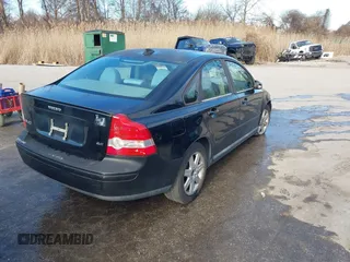2006 Volvo S40 2.4L with VIN YV1MS382862160847, listed as a IAAI auction lot 41755812 with 163,594 mi miles. Bid and sale history available at carsss.com. Image 4.