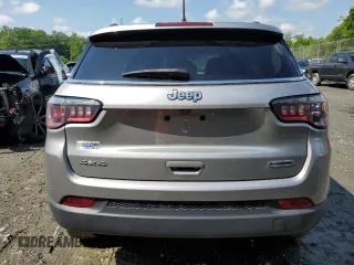 2018 Jeep Compass Latitude z VIN 3C4NJDBB8JT234996, wystawiony jako Copart lot #58418545 z przebiegiem 57 327 mil mil oraz Szkoda całkowita • Salvage title. Historia ofert i sprzedaży dostępna na DreamBid. Obrazek 6.