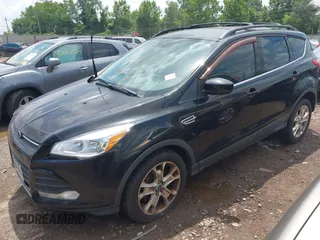 2013 Ford Escape SE z VIN 1FMCU0GXXDUB62281, wystawiony jako IAAI lot #42680002 z przebiegiem 223 654 mil mil oraz . Historia ofert i sprzedaży dostępna na DreamBid. Obrazek 2.