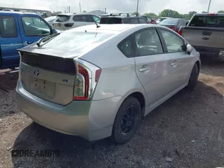 2013 Toyota Prius One z VIN JTDKN3DU8D5577456, wystawiony jako IAAI lot #42450796 z przebiegiem 228 498 mil mil oraz . Historia ofert i sprzedaży dostępna na DreamBid. Obrazek 4.