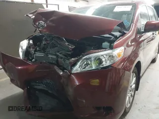 2011 Toyota Sienna XLE with VIN 5TDDK3DC9BS015730, listed as a IAAI auction lot 41472834 with 71,125 mi miles. Bid and sale history available at carsss.com. Image 6.
