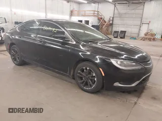2015 Chrysler 200 Limited z VIN 1C3CCCAB7FN730056, wystawiony jako IAAI lot #42071142 z przebiegiem 130 969 mil mil oraz . Historia ofert i sprzedaży dostępna na DreamBid. Obrazek 1.