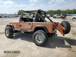 1988 Jeep Wrangler with VIN 2BCCZ8113JB525872, listed as a Copart auction lot 43380763 with 25,370 mi miles and Salvage Title. Bid and sale history available at carsss.com. Image 2.