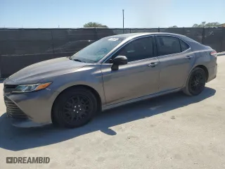 2018 Toyota Camry LE with VIN 4T1B11HK9JU637086, listed as a Copart auction lot 53654695 with 190,803 mi miles and Clean Title. Bid and sale history available at carsss.com. Image 1.
