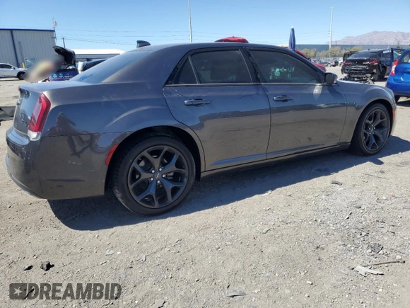 2022 Chrysler 300 S z VIN 2C3CCABG6NH154269, wystawiony jako Copart lot #50454985 z przebiegiem 50 538 mil mil oraz Szkoda całkowita • Salvage title. Historia ofert i sprzedaży dostępna na DreamBid. Obrazek 3.