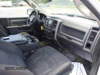 2019 Ram 1500 Tradesman z VIN 3C6JR6DT4KG561518, wystawiony jako IAAI lot #42726625 z przebiegiem 161 859 mil mil oraz . Historia ofert i sprzedaży dostępna na DreamBid. Obrazek 5.