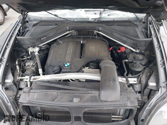 2013 BMW X5 xDrive35i z VIN 5UXZV4C57D0E04976, wystawiony jako IAAI lot #42111435 z przebiegiem 160 226 mil mil oraz . Historia ofert i sprzedaży dostępna na DreamBid. Obrazek 10.