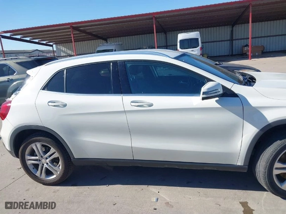 2015 Mercedes-Benz GLA-Class GLA 250 with VIN WDCTG4EB7FJ140389, listed as a IAAI auction lot 40752551 with NaN miles. Bid and sale history available at carsss.com. Image 13.