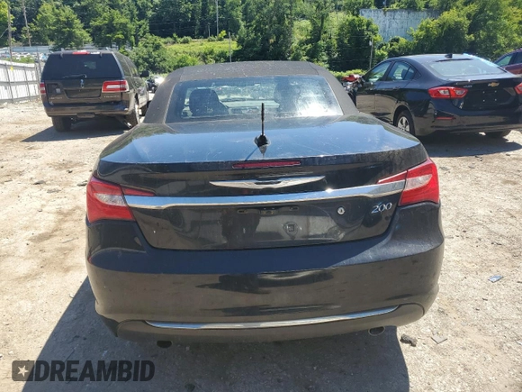 2013 Chrysler 200 Touring z VIN 1C3BCBEGXDN524870, wystawiony jako Copart lot #61676524 z przebiegiem 135 608 mil mil oraz Szkoda całkowita • Salvage title. Historia ofert i sprzedaży dostępna na DreamBid. Obrazek 6.