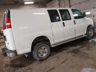 2016 GMC Savana Cargo Van with VIN 1GTW7AFF8G1261629, listed as a IAAI auction lot 41579429 with 92,566 mi miles. Bid and sale history available at carsss.com. Image 4.