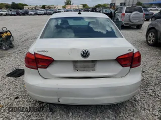 2013 Volkswagen Passat SE z VIN 1VWBP7A34DC033008, wystawiony jako Copart lot #56036275 z przebiegiem 248 316 mil mil oraz Czysty tytuł • Clean title. Historia ofert i sprzedaży dostępna na DreamBid. Obrazek 6.