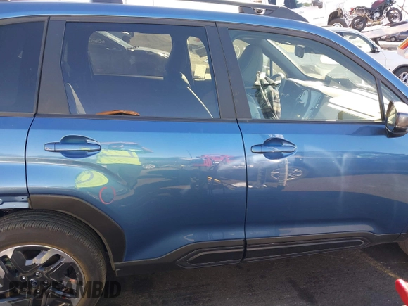 2025 Subaru Forester Limited with VIN JF2SLDRC3SH432205, listed as a IAAI auction lot 41308973 with 327 mi miles. Bid and sale history available at carsss.com. Image 14.