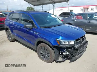 2024 Volkswagen Taos S z VIN 3VV5X7B21RM110110, wystawiony jako IAAI lot #41950416 z przebiegiem 3 249 mil mil oraz . Historia ofert i sprzedaży dostępna na DreamBid. Obrazek 1.