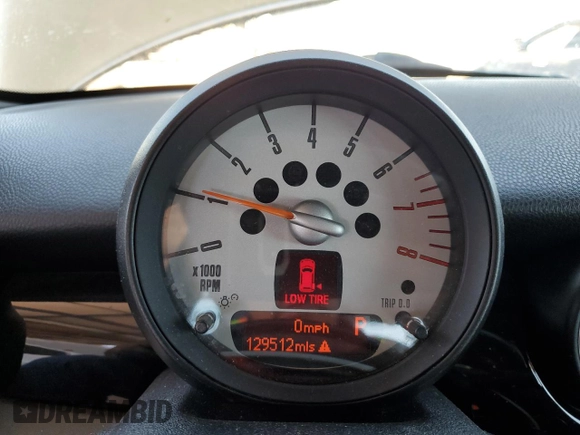 2012 MINI Hardtop z VIN WMWSU3C5XCT542244, wystawiony jako Copart lot #65226525 z przebiegiem 129 512 mil mil oraz Szkoda całkowita • Salvage title. Historia ofert i sprzedaży dostępna na DreamBid. Obrazek 9.