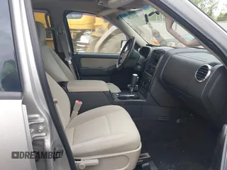 2008 Ford Explorer XLT z VIN 1FMEU73E08UA01188, wystawiony jako IAAI lot #42242286 z przebiegiem 128 226 mil mil oraz . Historia ofert i sprzedaży dostępna na DreamBid. Obrazek 5.