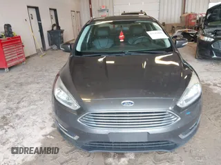 2015 Ford Focus Titanium z VIN 1FADP3J22FL260718, wystawiony jako IAAI lot #42545411 z przebiegiem 83 518 mil mil oraz . Historia ofert i sprzedaży dostępna na DreamBid. Obrazek 6.