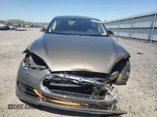 2016 Tesla Model S 90D with VIN 5YJSA1E2XGF121040, listed as a Copart auction lot 53612085 with 158,710 mi miles and Salvage Title. Bid and sale history available at DreamBid. Image 5.