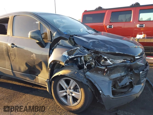 2019 Chevrolet Trax LS with VIN 3GNCJKSB8KL365883, listed as a IAAI auction lot 42010924 with Not Provided miles. Bid and sale history available at carsss.com. Image 6.