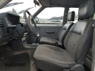 1989 Mazda B-Series Truck z VIN JM2UF3136K0755419, wystawiony jako Copart lot #81501824 z przebiegiem 113 124 mil mil oraz Szkoda całkowita • Salvage title. Historia ofert i sprzedaży dostępna na DreamBid. Obrazek 7.