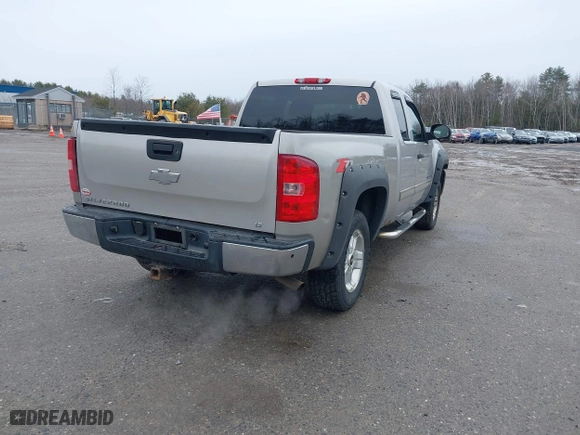 2009 Chevrolet Silverado 1500 LT with VIN 2GCEK29J691113086, listed as a IAAI auction lot 41979196 with 215,729 mi miles. Bid and sale history available at carsss.com. Image 4.