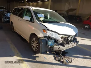 2018 Toyota Sienna XLE Auto Access Seat with VIN 5TDYZ3DC9JS907715, listed as a IAAI auction lot 41557733 with 133,270 mi miles. Bid and sale history available at carsss.com. Image 1.