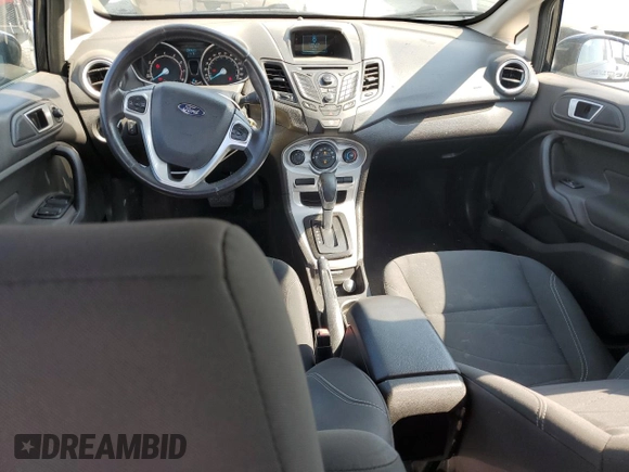 2015 Ford Fiesta SE z VIN 3FADP4BJXFM146122, wystawiony jako Copart lot #59998625 z przebiegiem 114 191 mil mil oraz Czysty tytuł • Clean title. Historia ofert i sprzedaży dostępna na DreamBid. Obrazek 8.