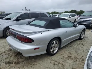 2002 Pontiac Firebird Trans Am z VIN 2G2FV32GX22126136, wystawiony jako Copart lot #74893254 z przebiegiem 7725 mil mil oraz Szkody całkowita. Historia ofert i sprzedaży dostępna na DreamBid. Obrazek 3.