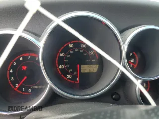 2004 Pontiac Vibe z VIN 5Y2SM648X4Z439496, wystawiony jako Copart lot #75212314 z przebiegiem 159 906 mil mil oraz Czysty tytuł • Clean title. Historia ofert i sprzedaży dostępna na DreamBid. Obrazek 9.