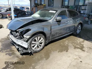 2013 Infiniti M z VIN JN1BY1APXDM510926, wystawiony jako Copart lot #51700125 z przebiegiem 111 045 mil mil oraz Szkoda całkowita • Salvage title. Historia ofert i sprzedaży dostępna na DreamBid. Obrazek 1.