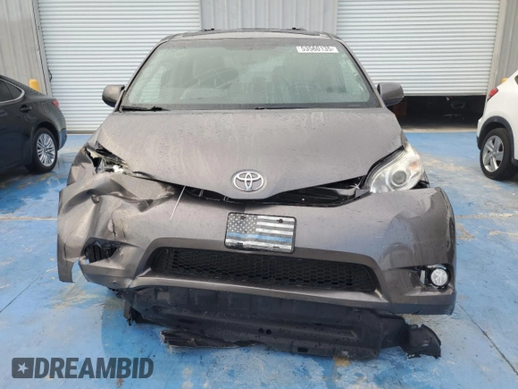 2017 Toyota Sienna XLE z VIN 5TDDZ3DC0HS188413, wystawiony jako Copart lot #53560135 z przebiegiem 187 950 mil mil oraz Szkoda całkowita • Salvage title. Historia ofert i sprzedaży dostępna na DreamBid. Obrazek 5.