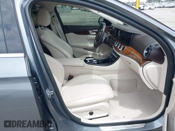 2018 Mercedes-Benz E-Class E 300 with VIN WDDZF4JB3JA409950, listed as a IAAI auction lot 42032598 with 44,381 mi miles. Bid and sale history available at carsss.com. Image 5.