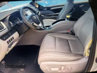 2017 Toyota Highlander XLE with VIN 5TDKZRFH9HS517726, listed as a Copart auction lot 62833065 with 22,762 mi miles and Salvage title. Bid and sale history available at DreamBid. Image 7.