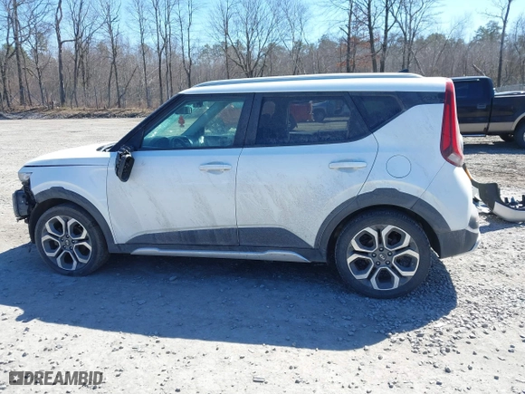 2020 Kia Soul LX with VIN KNDJ23AU8L7003306, listed as a IAAI auction lot 41889095 with 116,389 mi miles. Bid and sale history available at carsss.com. Image 14.