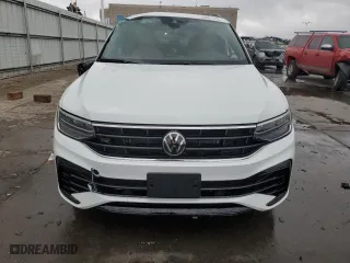 2024 Volkswagen Tiguan SE R-Line Black with VIN 3VV8B7AX6RM190447, listed as a Copart auction lot 49681975 with 3,203 mi miles and Salvage Title. Bid and sale history available at carsss.com. Image 5.