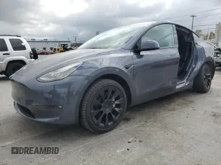 2022 Tesla Model Y Long Range z VIN 7SAYGAEE2NF516946, wystawiony jako Copart lot #54716255 z przebiegiem 36 233 mil mil oraz Szkoda całkowita • Salvage title. Historia ofert i sprzedaży dostępna na DreamBid. Obrazek 1.